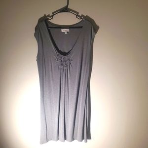 gray sleeevless dress